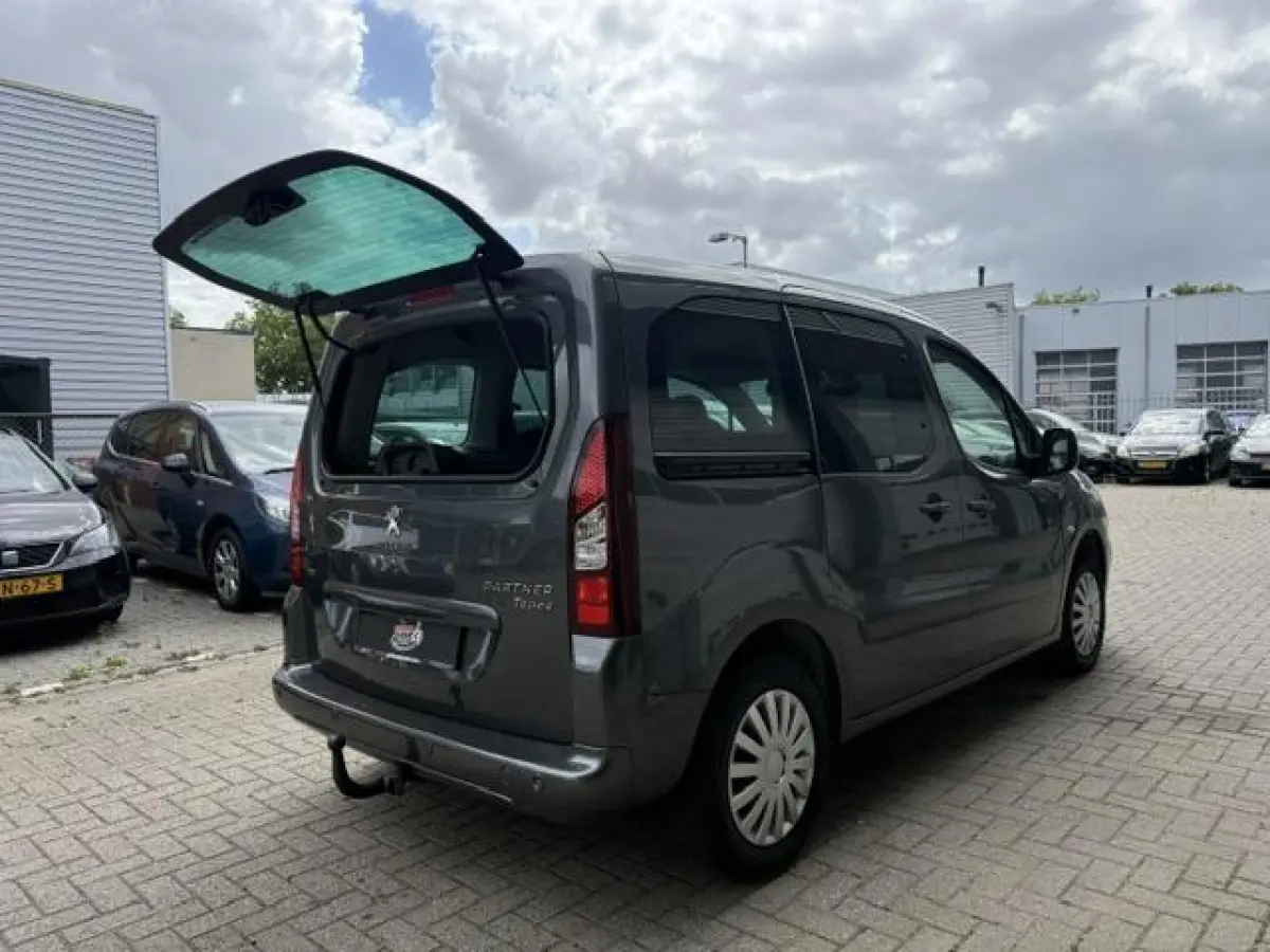 1.2 Benzine Trekhaak Nieuwe Riem Camera CarPlay clip