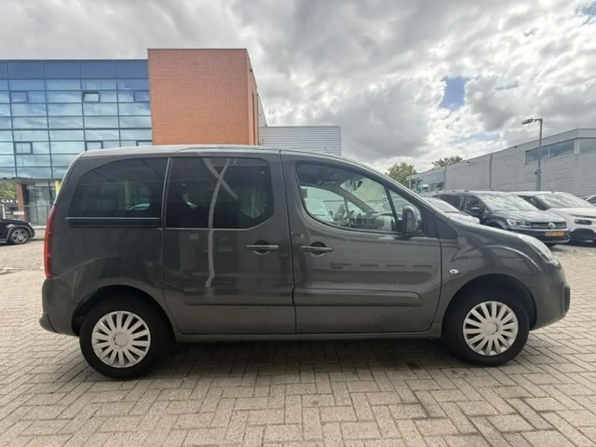 1.2 Benzine Trekhaak Nieuwe Riem Camera CarPlay clip