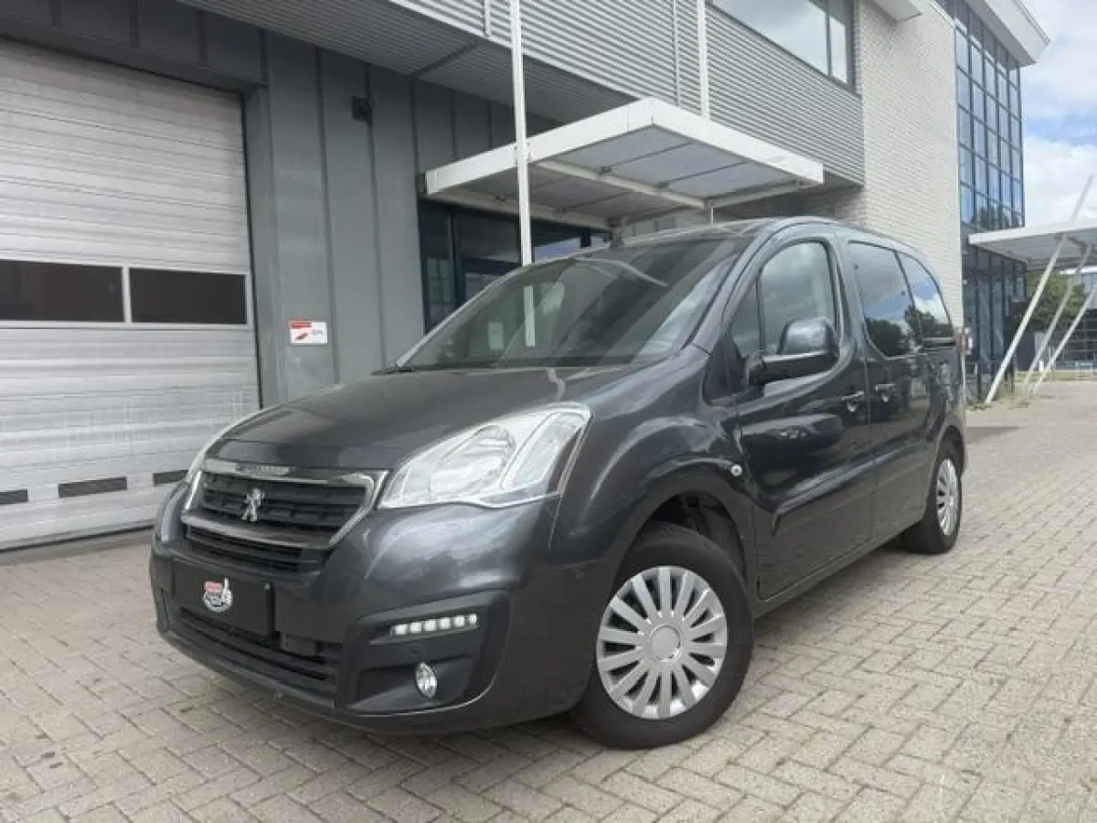 1.2 Benzine Trekhaak Nieuwe Riem Camera CarPlay clip