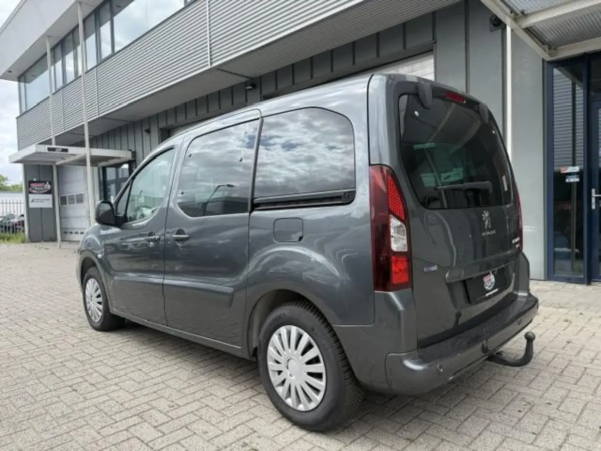 1.2 Benzine Trekhaak Nieuwe Riem Camera CarPlay clip