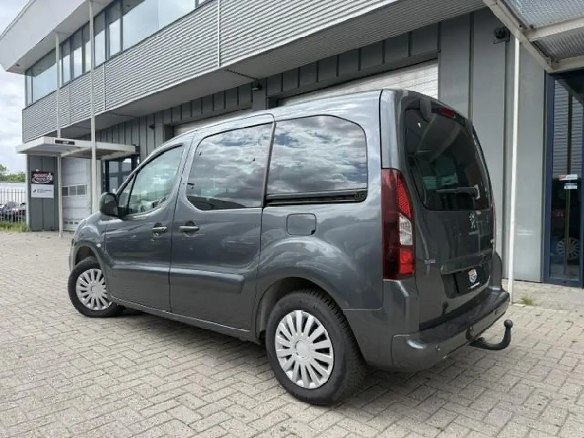 1.2 Benzine Trekhaak Nieuwe Riem Camera CarPlay clip