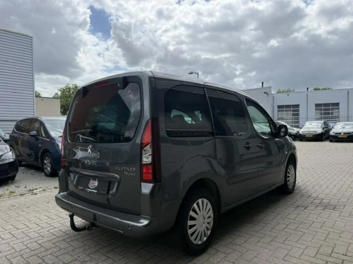 1.2 Benzine Trekhaak Nieuwe Riem Camera CarPlay clip