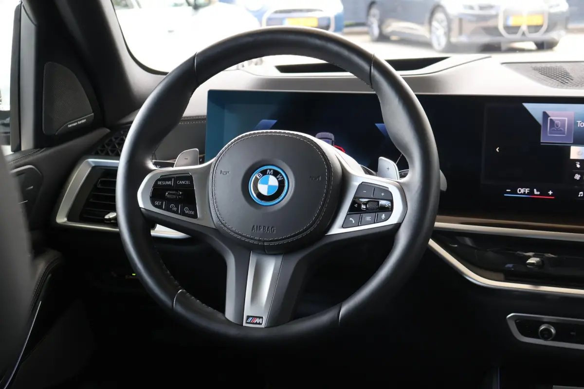 xDrive50e | SOH 100% | M Sportpakket Pro | Skylounge Panorama Dak | Driving Assistant Professional | Softclose