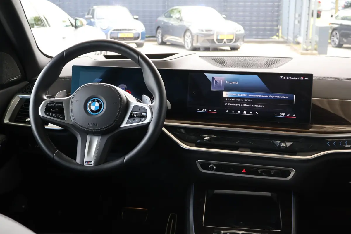 xDrive50e | SOH 100% | M Sportpakket Pro | Skylounge Panorama Dak | Driving Assistant Professional | Softclose