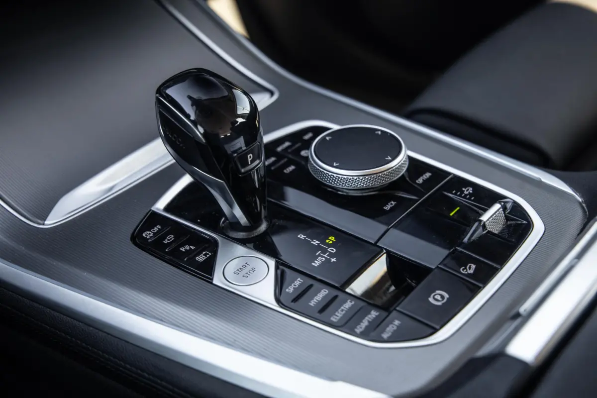 xDrive45e Executive CARPLAY / CAMERA / DEALER ONDERHOUDEN / ZWART LEER / TREKHAAK