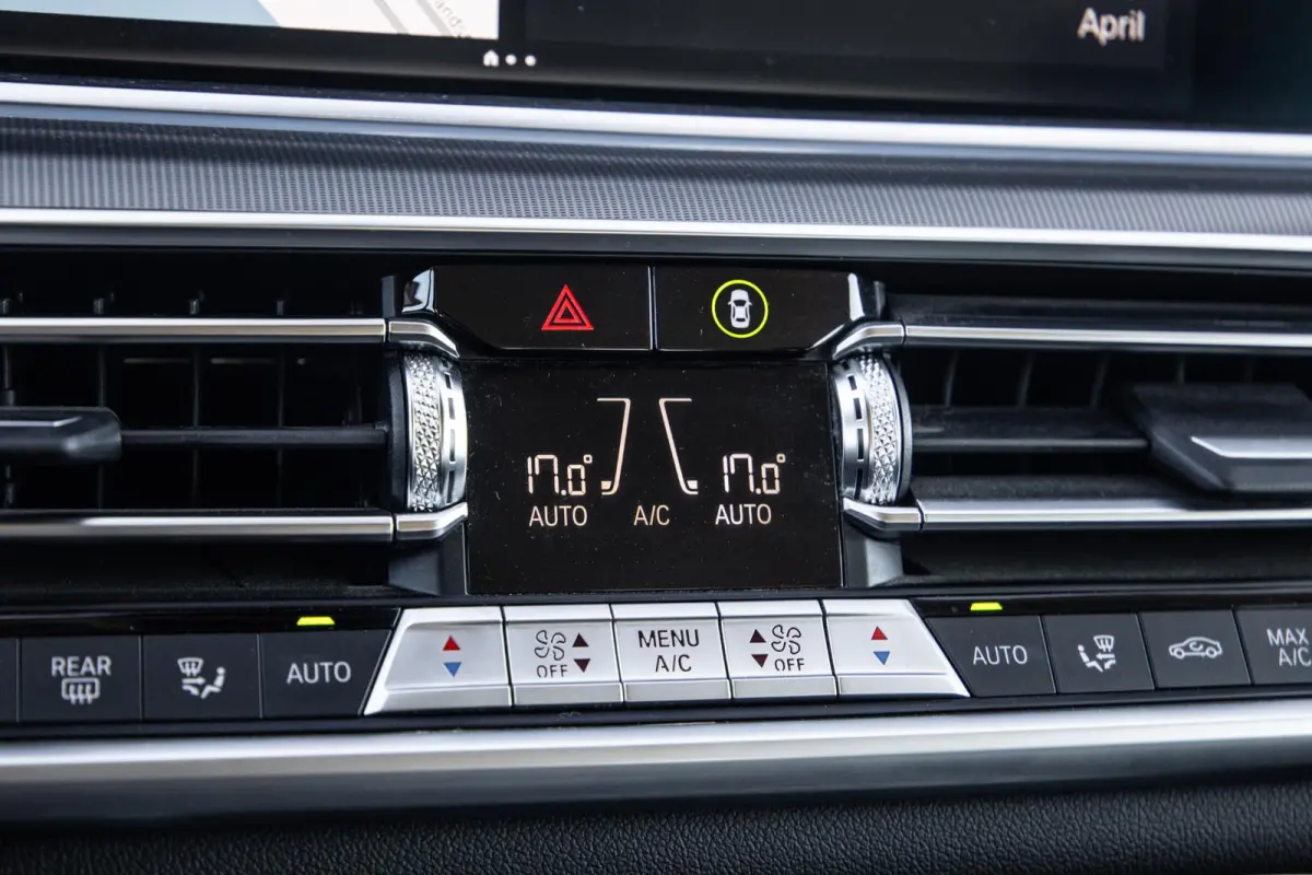 xDrive45e Executive CARPLAY / CAMERA / DEALER ONDERHOUDEN / ZWART LEER / TREKHAAK