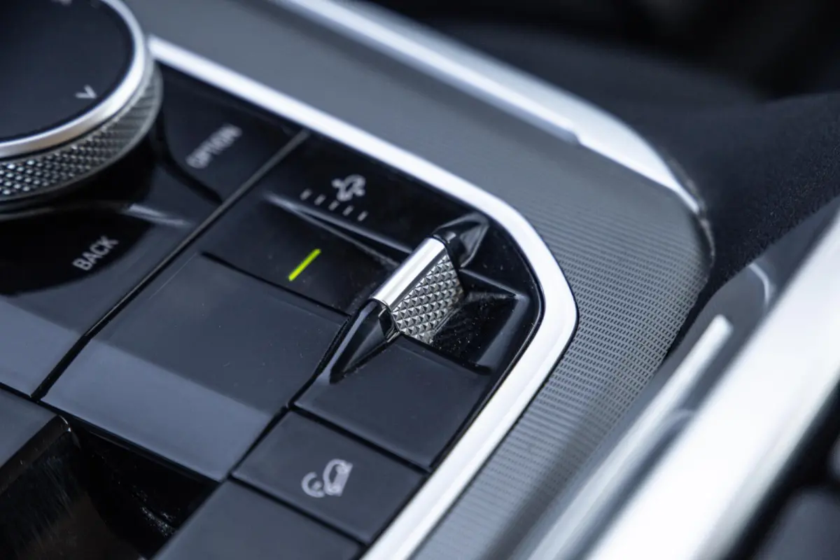 xDrive45e Executive CARPLAY / CAMERA / DEALER ONDERHOUDEN / ZWART LEER / TREKHAAK