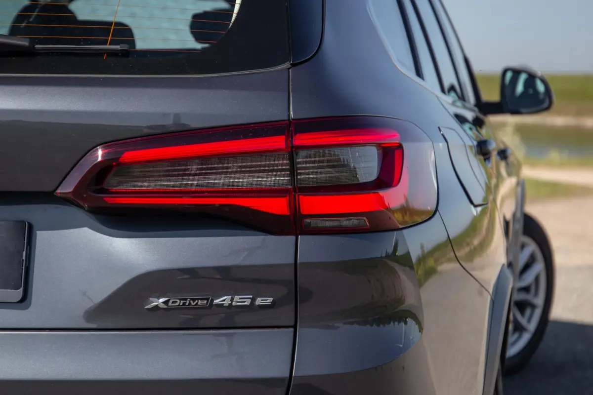 xDrive45e Executive CARPLAY / CAMERA / DEALER ONDERHOUDEN / ZWART LEER / TREKHAAK