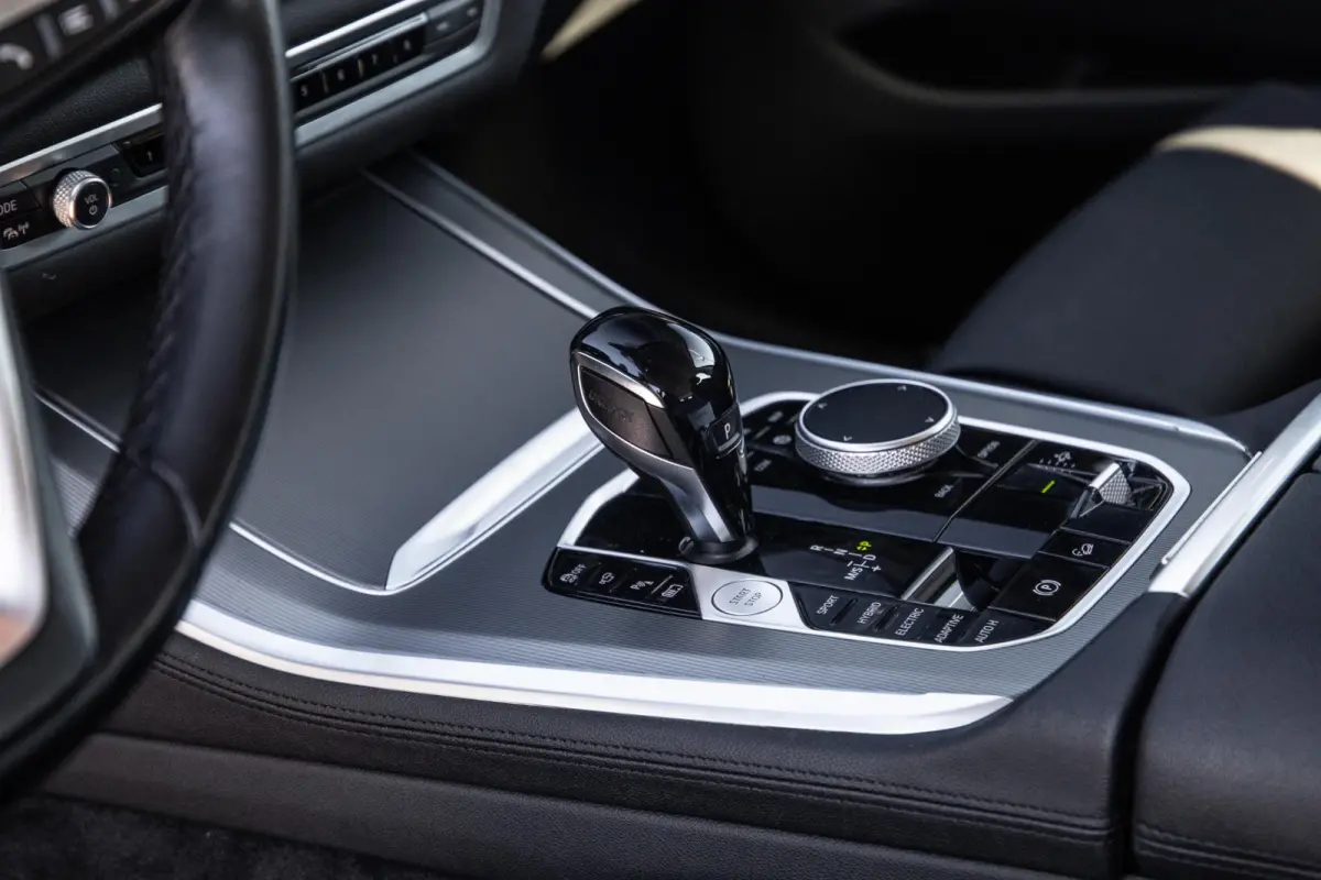 xDrive45e Executive CARPLAY / CAMERA / DEALER ONDERHOUDEN / ZWART LEER / TREKHAAK