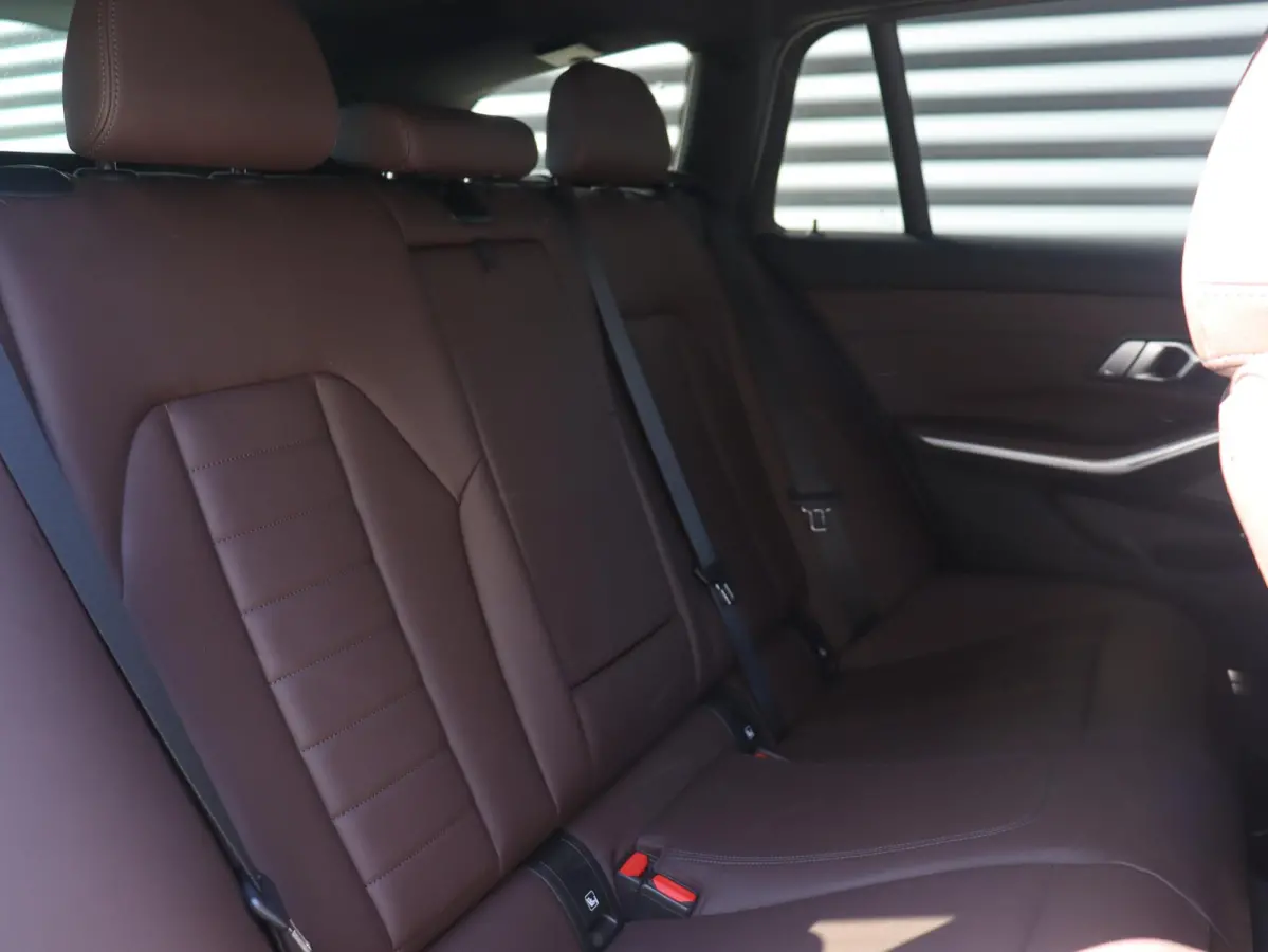 330e | High Executive | M Sportpakket | Laserlight | Getint Glas | Verwarmbare Voorstoelen | Hi-Fi | Apple Carplay | SOH 92% | 19'' LMV
