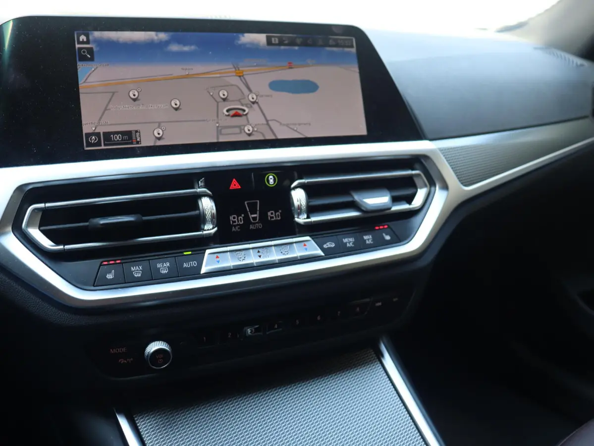 330e | High Executive | M Sportpakket | Laserlight | Getint Glas | Verwarmbare Voorstoelen | Hi-Fi | Apple Carplay | SOH 92% | 19'' LMV