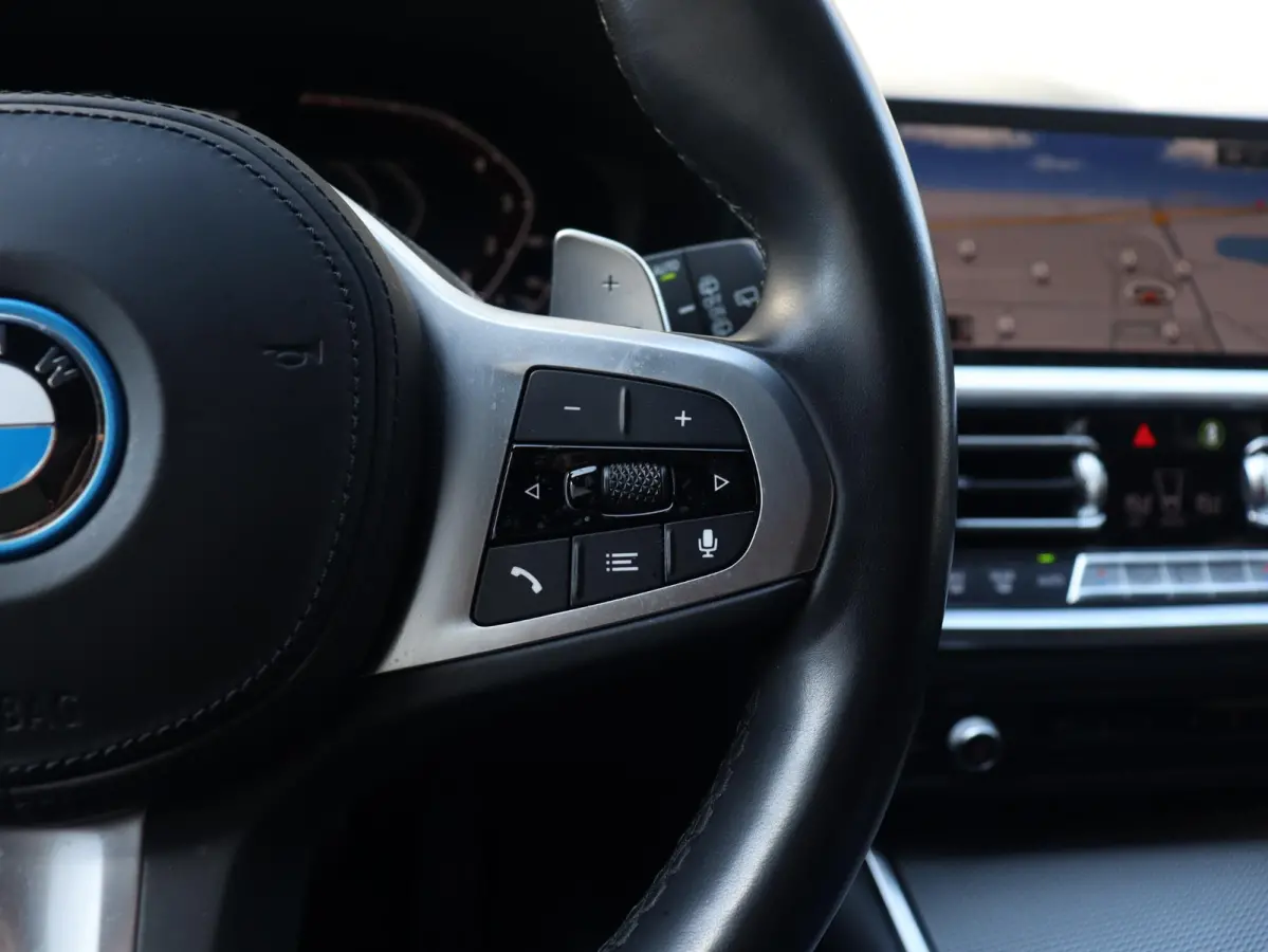 330e | High Executive | M Sportpakket | Laserlight | Getint Glas | Verwarmbare Voorstoelen | Hi-Fi | Apple Carplay | SOH 92% | 19'' LMV