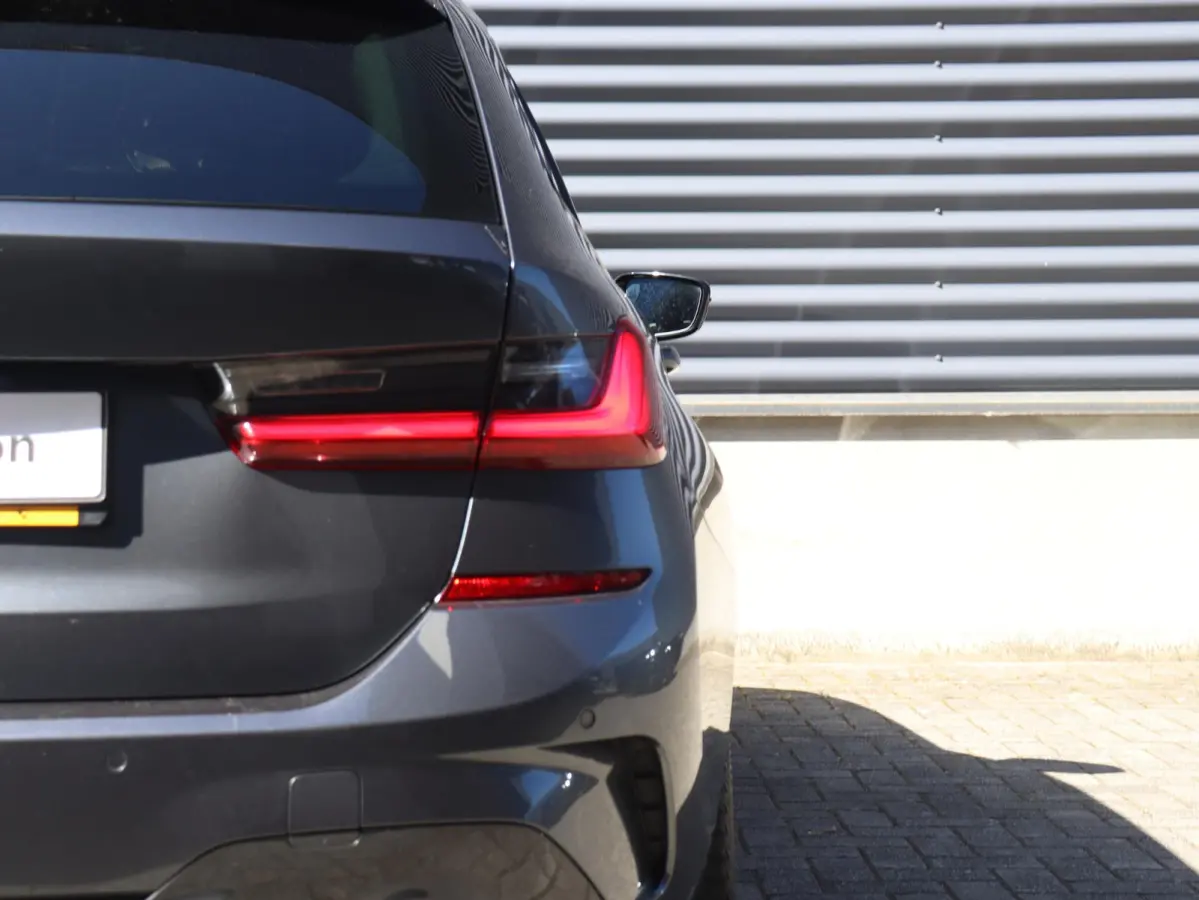 330e | High Executive | M Sportpakket | Laserlight | Getint Glas | Verwarmbare Voorstoelen | Hi-Fi | Apple Carplay | SOH 92% | 19'' LMV