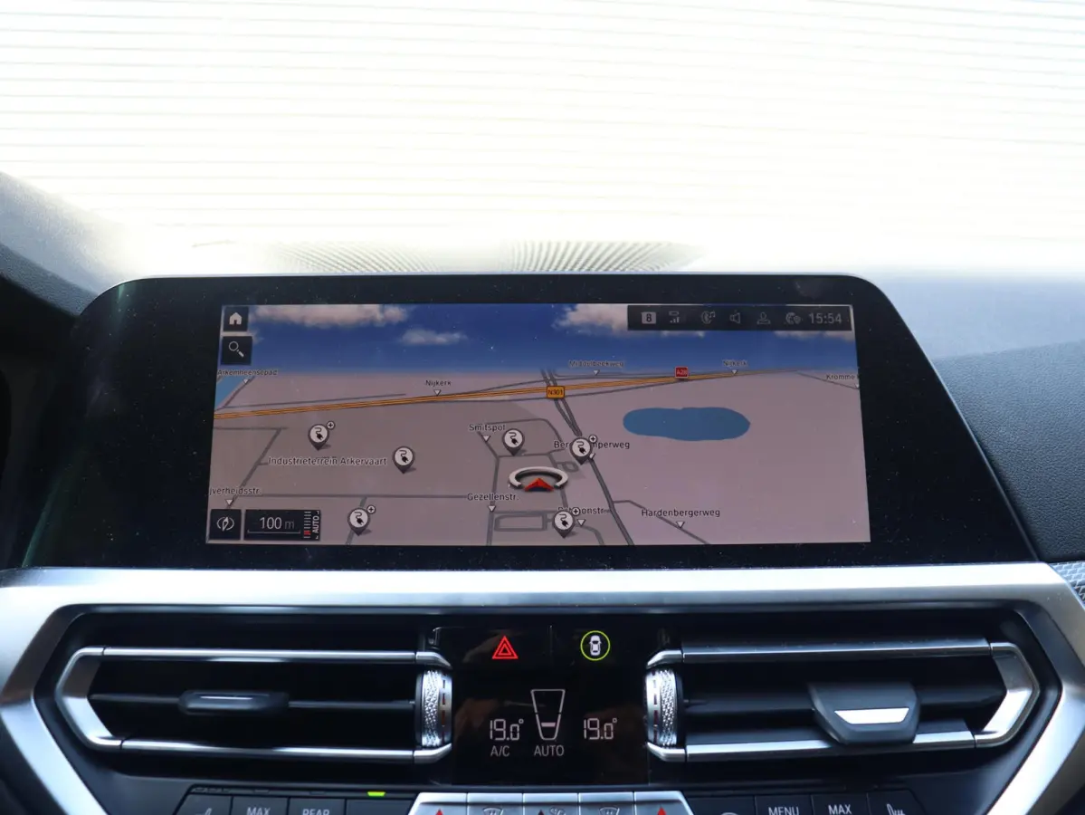 330e | High Executive | M Sportpakket | Laserlight | Getint Glas | Verwarmbare Voorstoelen | Hi-Fi | Apple Carplay | SOH 92% | 19'' LMV