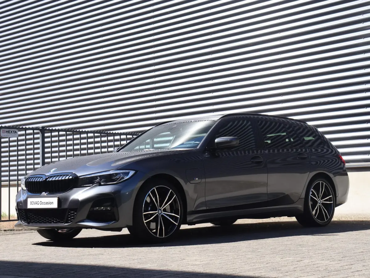 330e | High Executive | M Sportpakket | Laserlight | Getint Glas | Verwarmbare Voorstoelen | Hi-Fi | Apple Carplay | SOH 92% | 19'' LMV