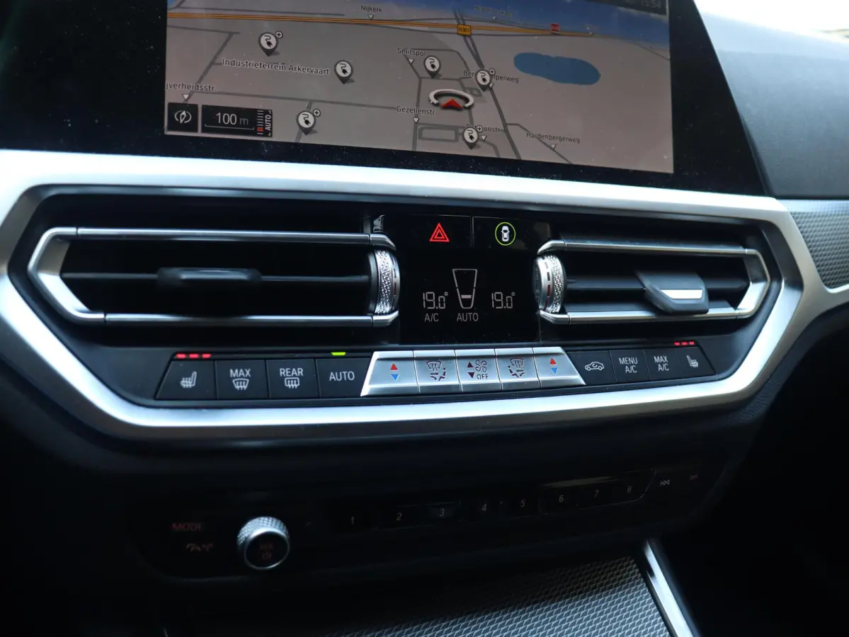 330e | High Executive | M Sportpakket | Laserlight | Getint Glas | Verwarmbare Voorstoelen | Hi-Fi | Apple Carplay | SOH 92% | 19'' LMV