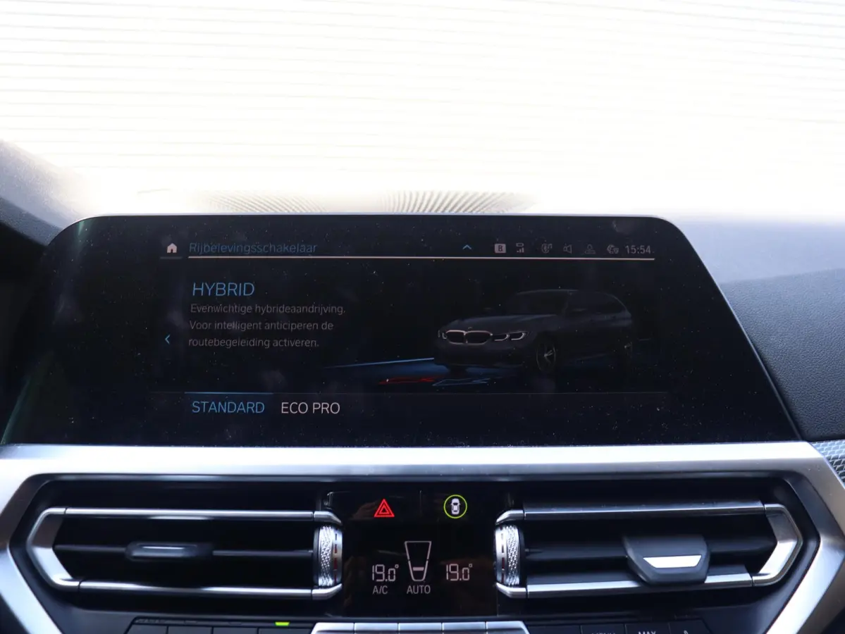 330e | High Executive | M Sportpakket | Laserlight | Getint Glas | Verwarmbare Voorstoelen | Hi-Fi | Apple Carplay | SOH 92% | 19'' LMV