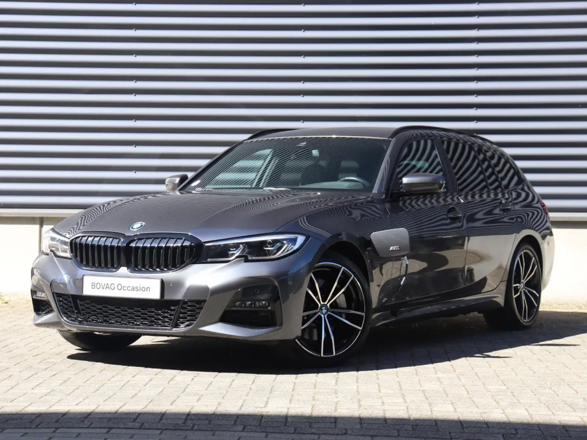 330e | High Executive | M Sportpakket | Laserlight | Getint Glas | Verwarmbare Voorstoelen | Hi-Fi | Apple Carplay | SOH 92% | 19'' LMV