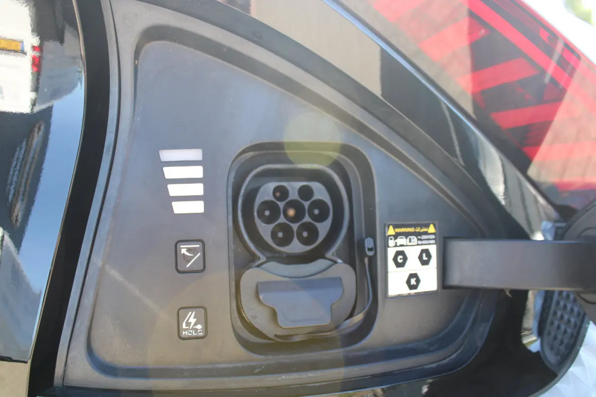 Plus 58 kWh | Achteruitrijcamera | DAB ontvanger | Keyless entry