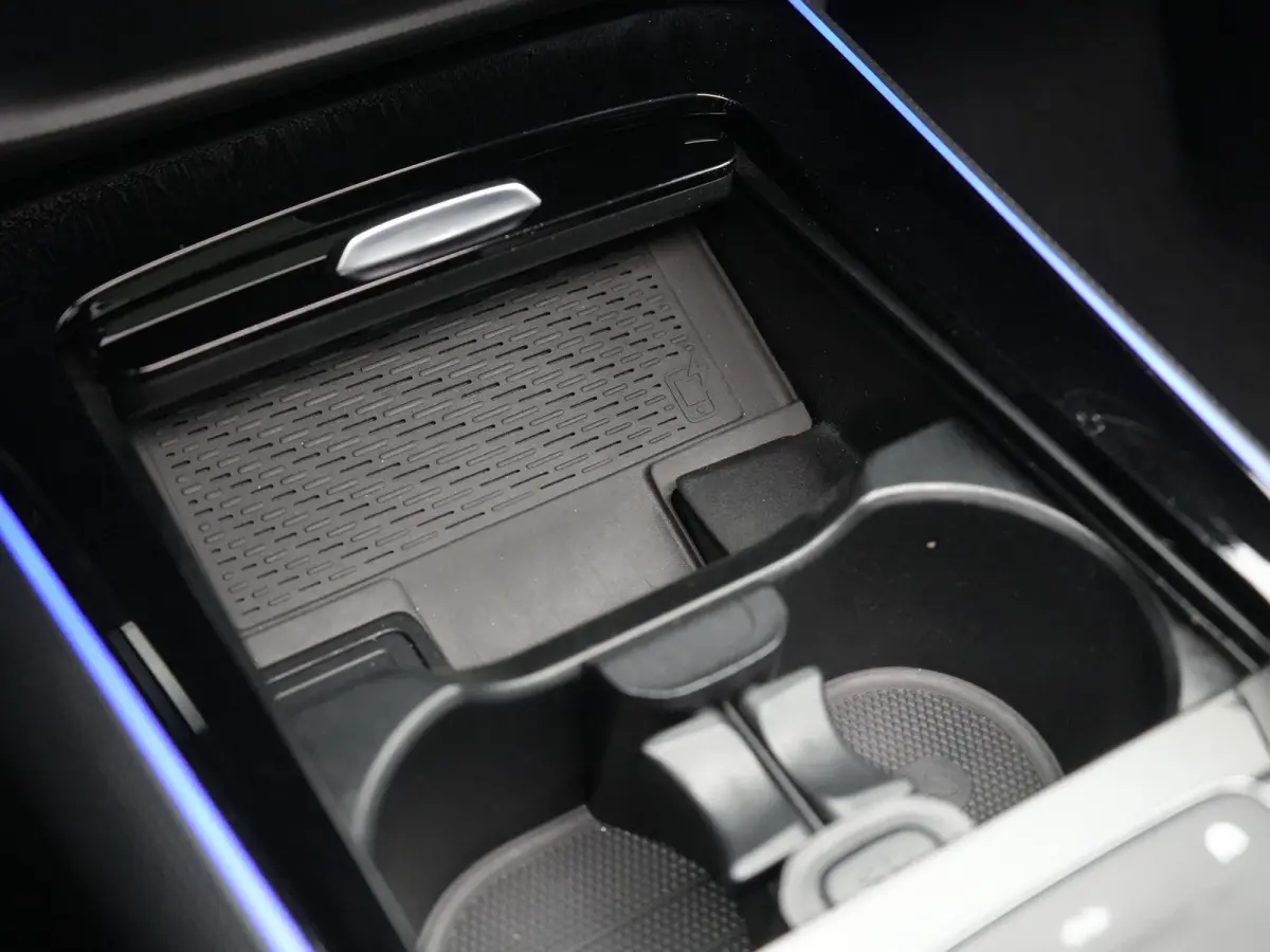 250 e Style PHEV 218pk Dealer O.H. | Panodak | Adaptive Cruise | 360 Camera | Sportstoelen Memory & Verwarmd | Sfeerverlichting | Blis | Keyless | Apple Carplay | Navigatie | DAB | Plug In H
