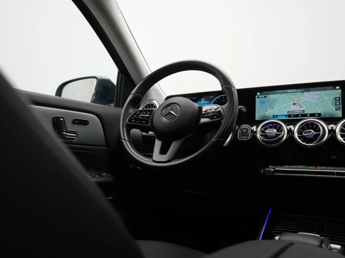 250 e Style PHEV 218pk Dealer O.H. | Panodak | Adaptive Cruise | 360 Camera | Sportstoelen Memory & Verwarmd | Sfeerverlichting | Blis | Keyless | Apple Carplay | Navigatie | DAB | Plug In H