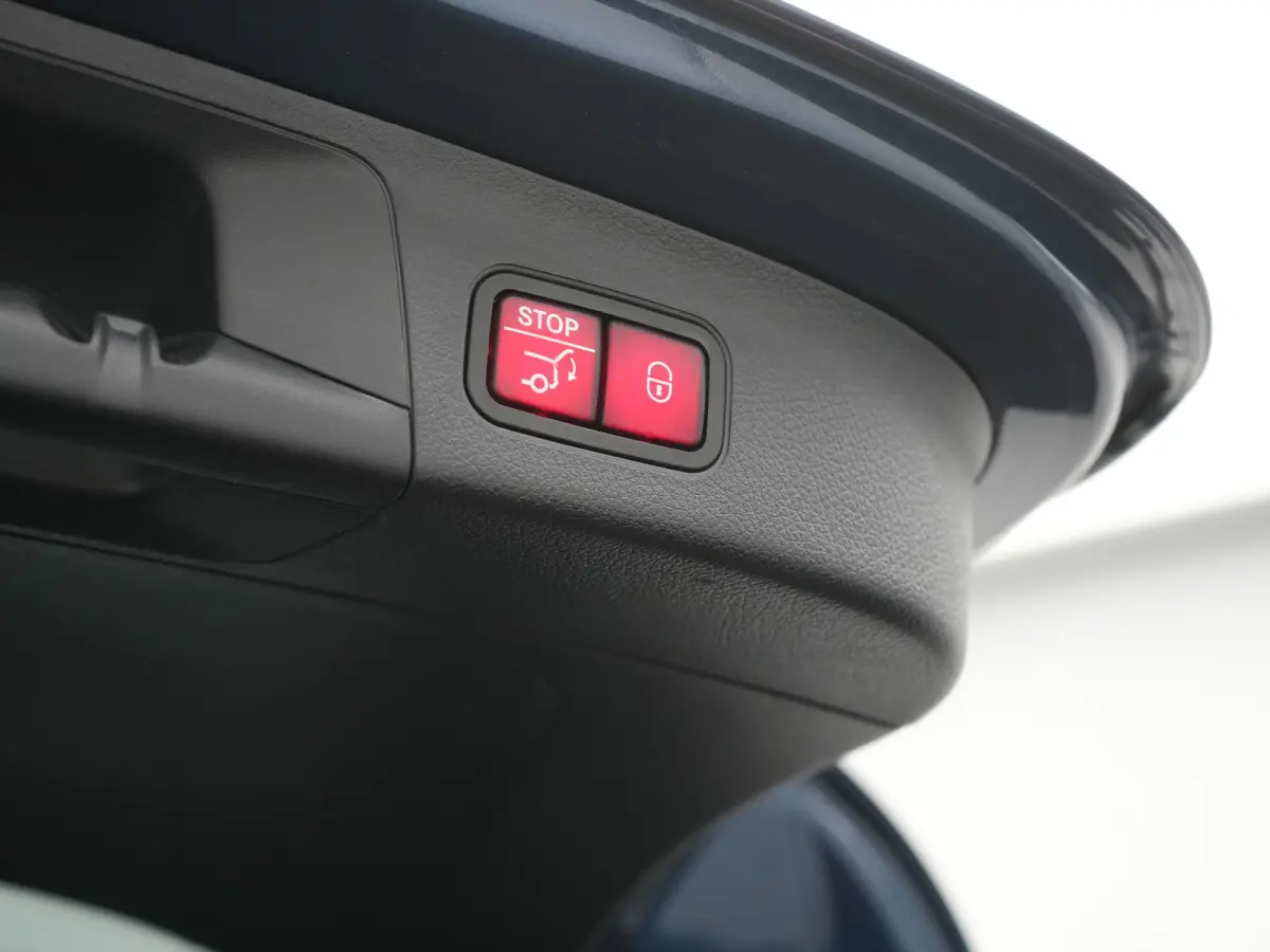 250 e Style PHEV 218pk Dealer O.H. | Panodak | Adaptive Cruise | 360 Camera | Sportstoelen Memory & Verwarmd | Sfeerverlichting | Blis | Keyless | Apple Carplay | Navigatie | DAB | Plug In H