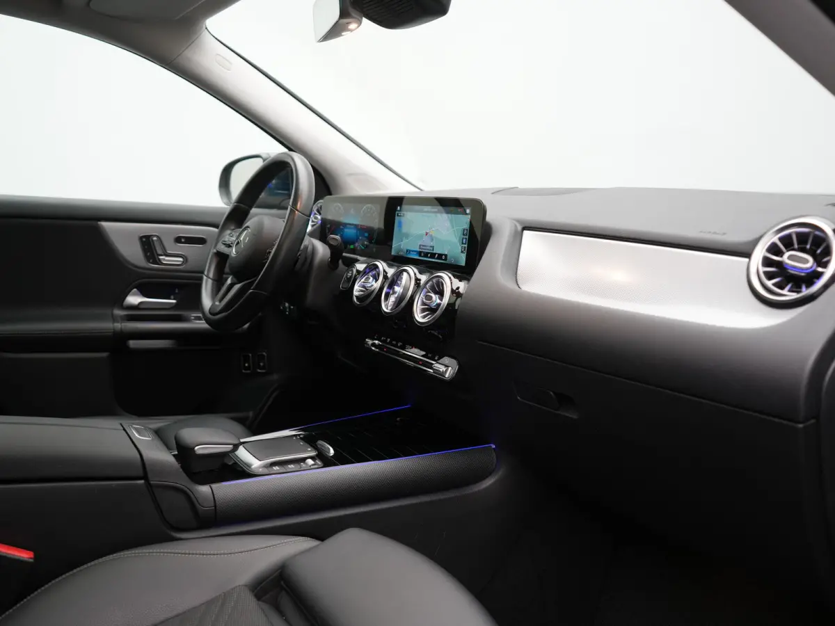 250 e Style PHEV 218pk Dealer O.H. | Panodak | Adaptive Cruise | 360 Camera | Sportstoelen Memory & Verwarmd | Sfeerverlichting | Blis | Keyless | Apple Carplay | Navigatie | DAB | Plug In H