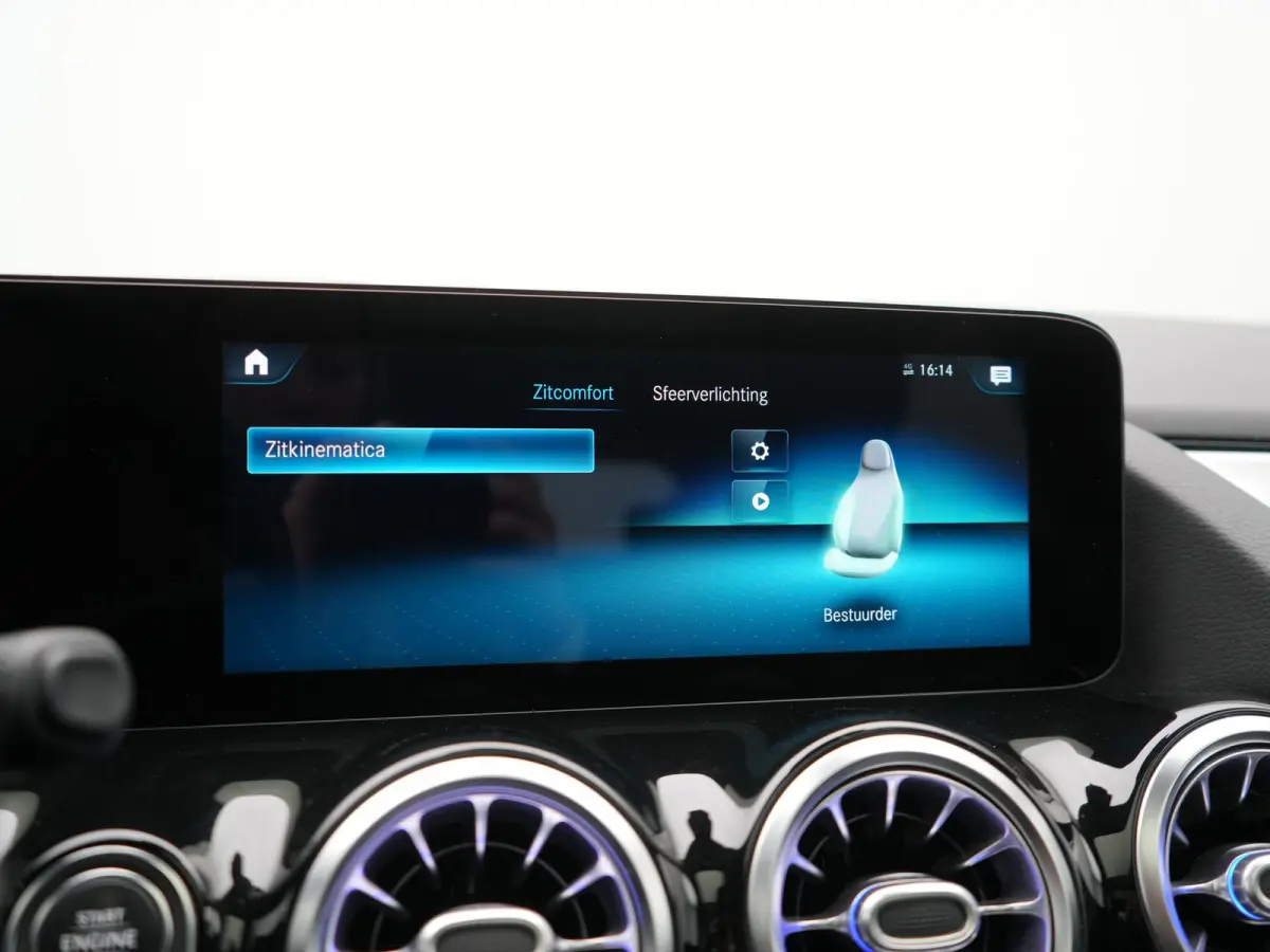 250 e Style PHEV 218pk Dealer O.H. | Panodak | Adaptive Cruise | 360 Camera | Sportstoelen Memory & Verwarmd | Sfeerverlichting | Blis | Keyless | Apple Carplay | Navigatie | DAB | Plug In H
