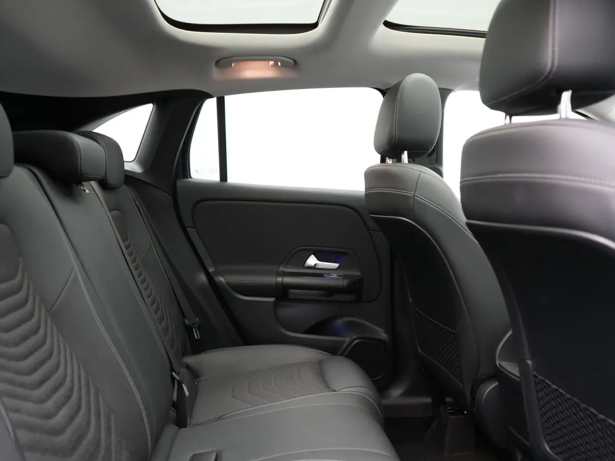 250 e Style PHEV 218pk Dealer O.H. | Panodak | Adaptive Cruise | 360 Camera | Sportstoelen Memory & Verwarmd | Sfeerverlichting | Blis | Keyless | Apple Carplay | Navigatie | DAB | Plug In H