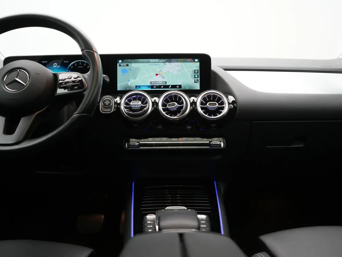 250 e Style PHEV 218pk Dealer O.H. | Panodak | Adaptive Cruise | 360 Camera | Sportstoelen Memory & Verwarmd | Sfeerverlichting | Blis | Keyless | Apple Carplay | Navigatie | DAB | Plug In H