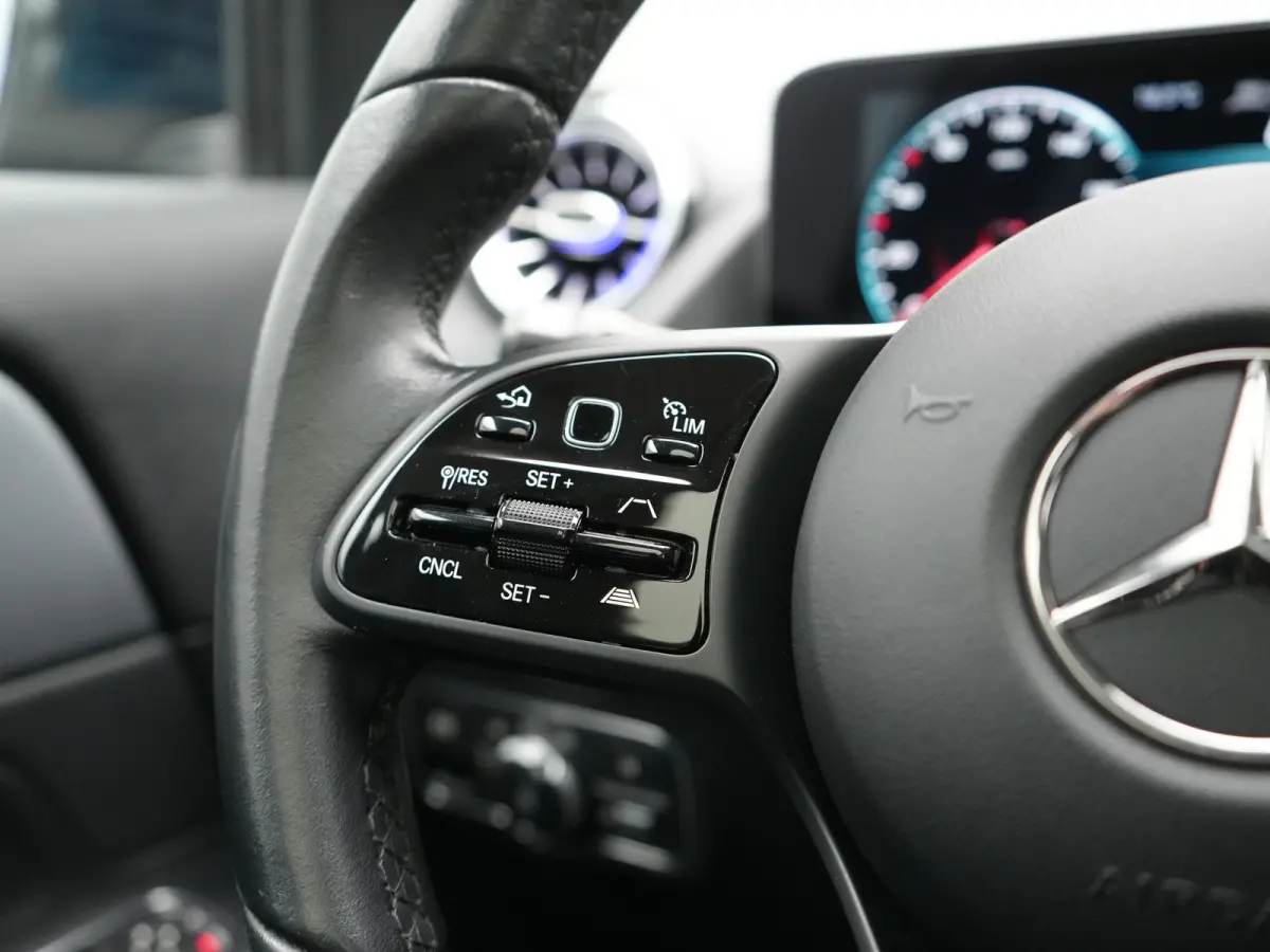 250 e Style PHEV 218pk Dealer O.H. | Panodak | Adaptive Cruise | 360 Camera | Sportstoelen Memory & Verwarmd | Sfeerverlichting | Blis | Keyless | Apple Carplay | Navigatie | DAB | Plug In H