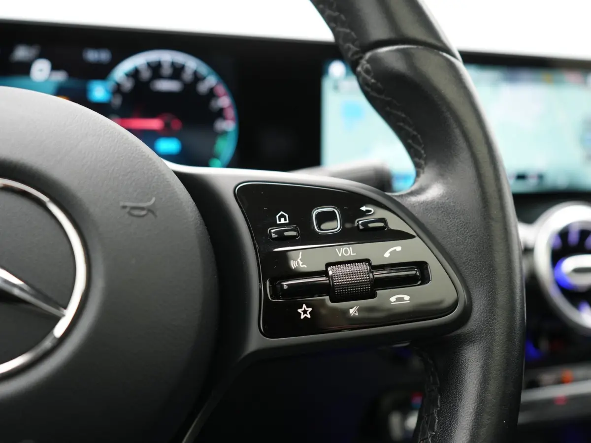 250 e Style PHEV 218pk Dealer O.H. | Panodak | Adaptive Cruise | 360 Camera | Sportstoelen Memory & Verwarmd | Sfeerverlichting | Blis | Keyless | Apple Carplay | Navigatie | DAB | Plug In H