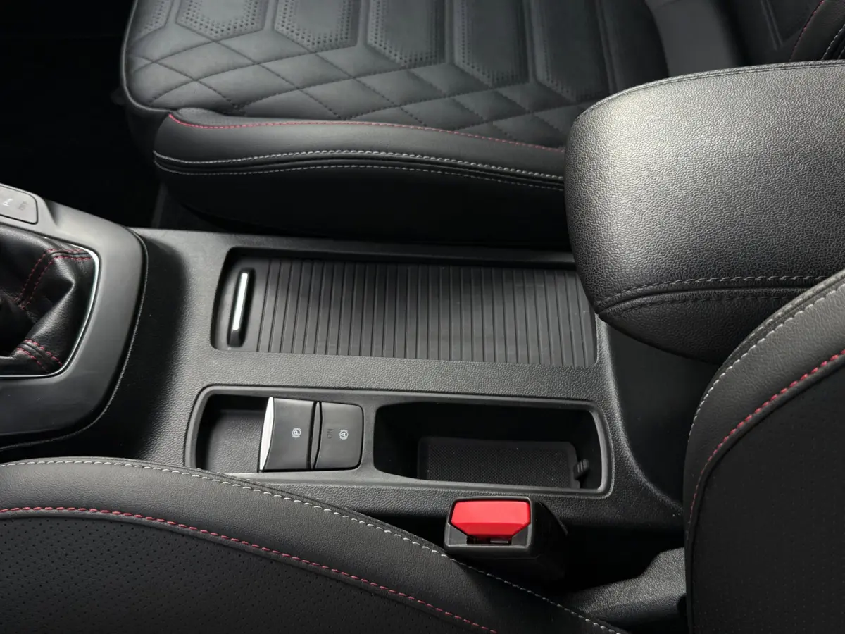 1.0 EcoBoost ST Line Business | Leder | LED