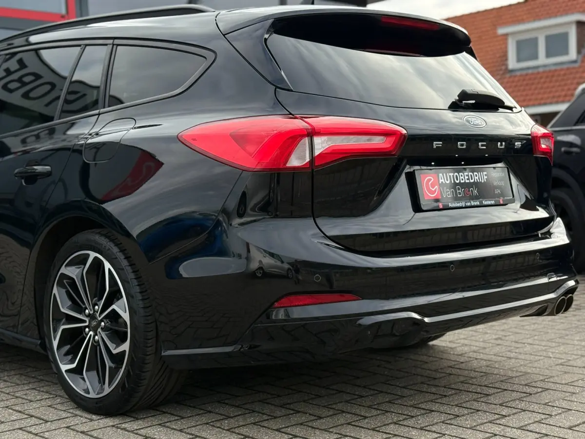 1.0 EcoBoost ST Line Business | Leder | LED
