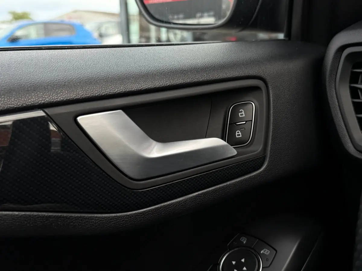 1.0 EcoBoost ST Line Business | Leder | LED