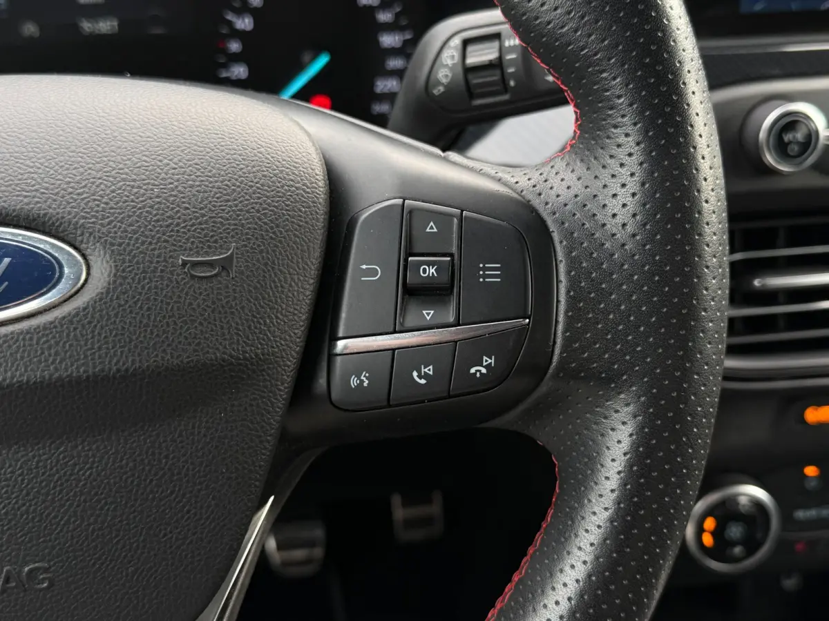 1.0 EcoBoost ST Line Business | Leder | LED