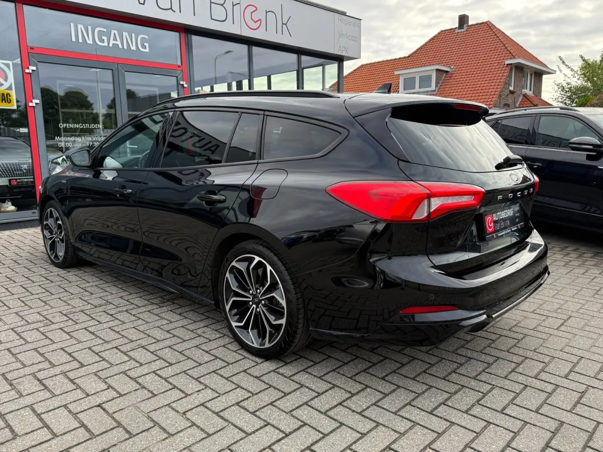1.0 EcoBoost ST Line Business | Leder | LED