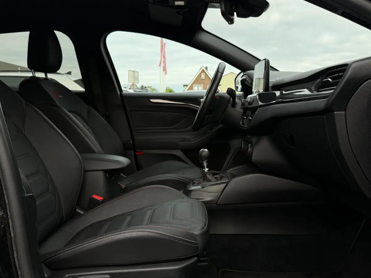 1.0 EcoBoost ST Line Business | Leder | LED