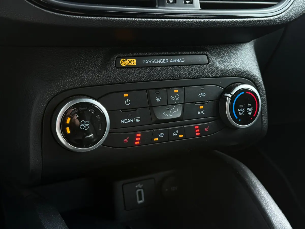1.0 EcoBoost ST Line Business | Leder | LED