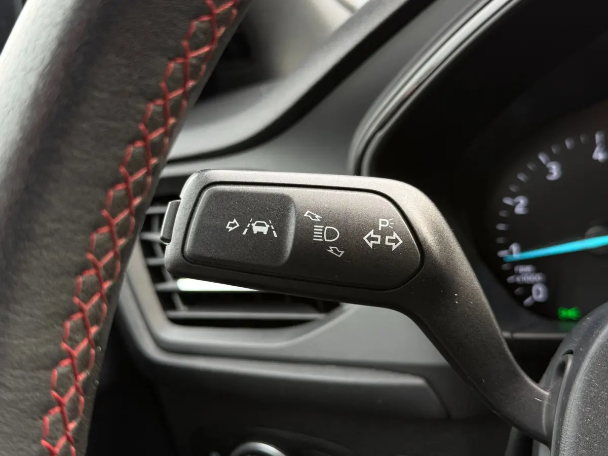 1.0 EcoBoost ST Line Business | Leder | LED