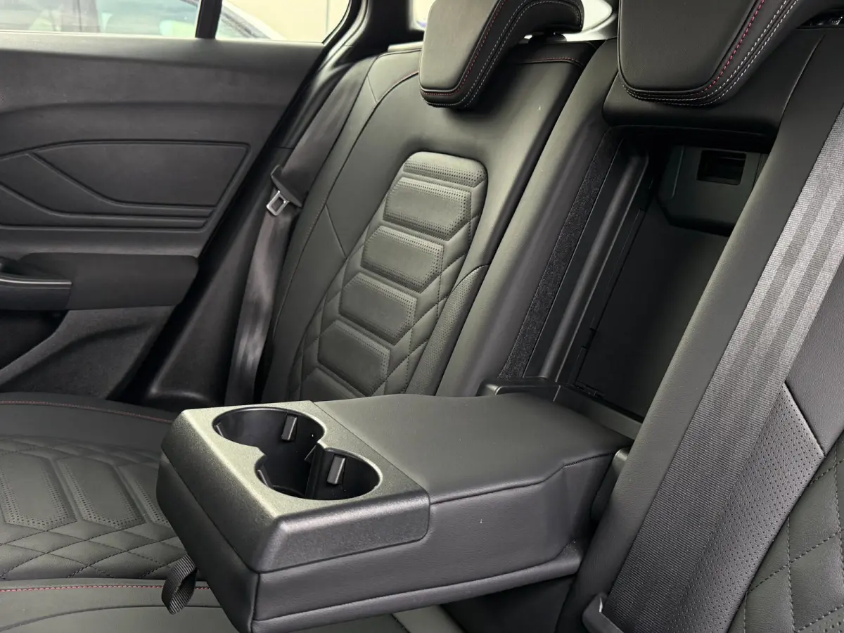 1.0 EcoBoost ST Line Business | Leder | LED