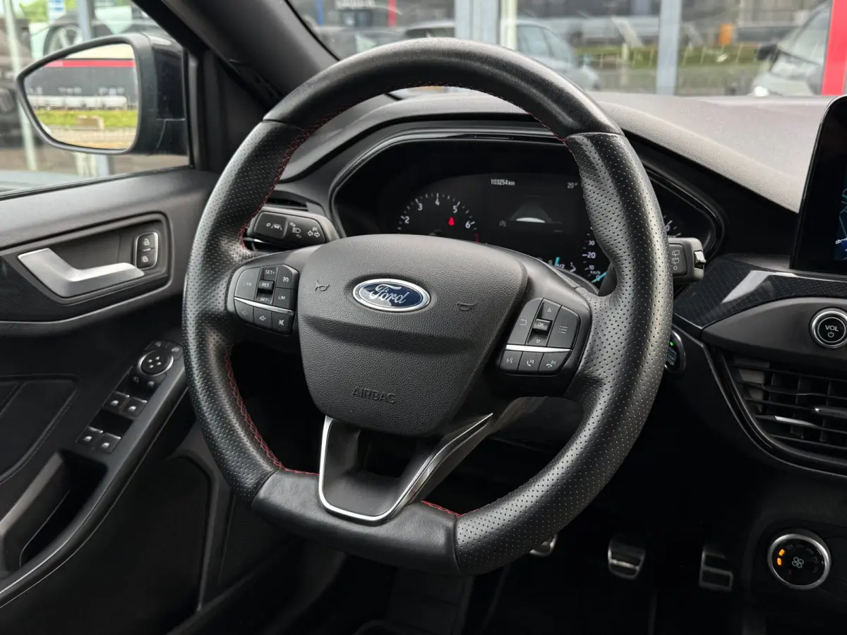 1.0 EcoBoost ST Line Business | Leder | LED