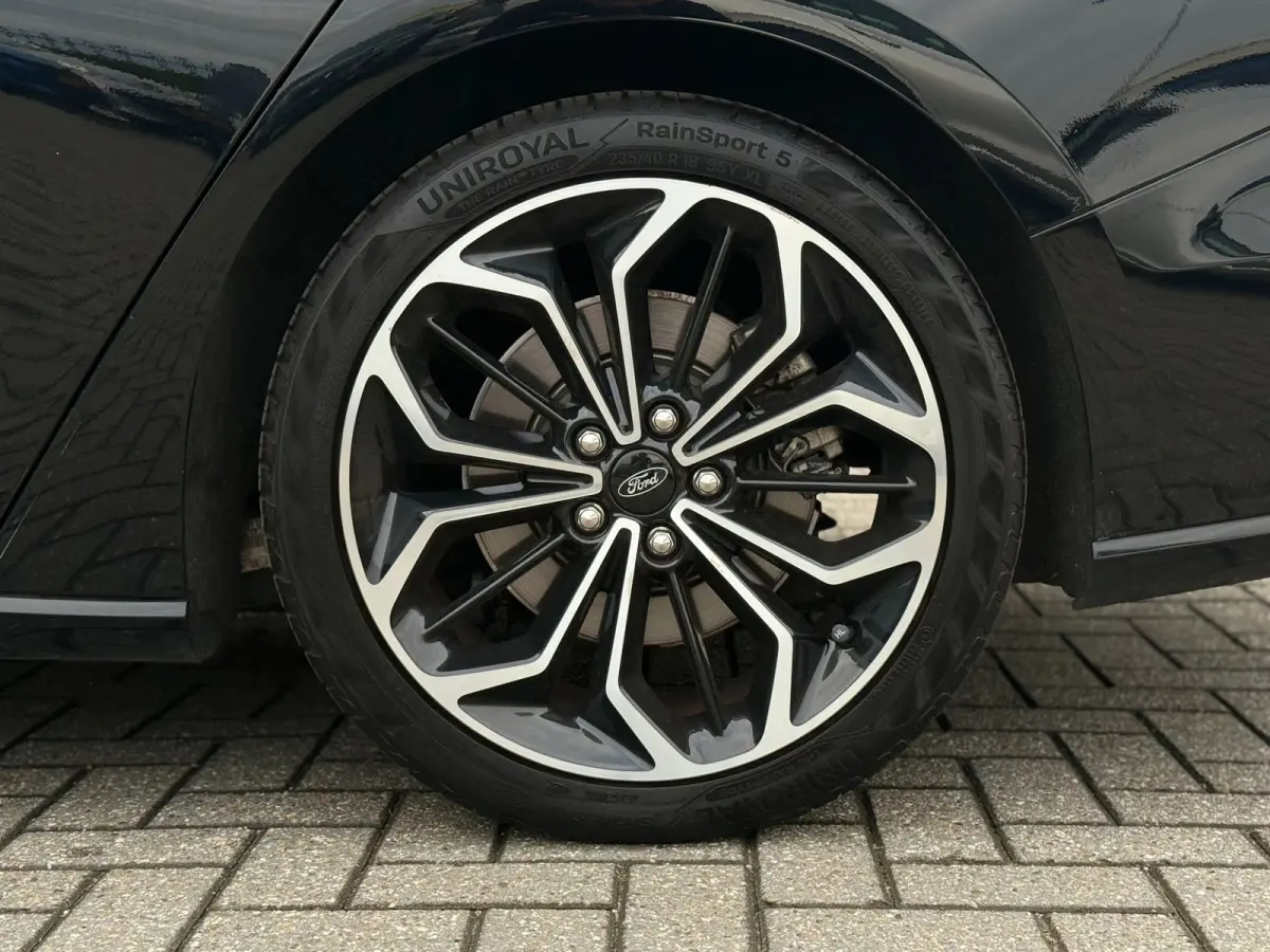 1.0 EcoBoost ST Line Business | Leder | LED