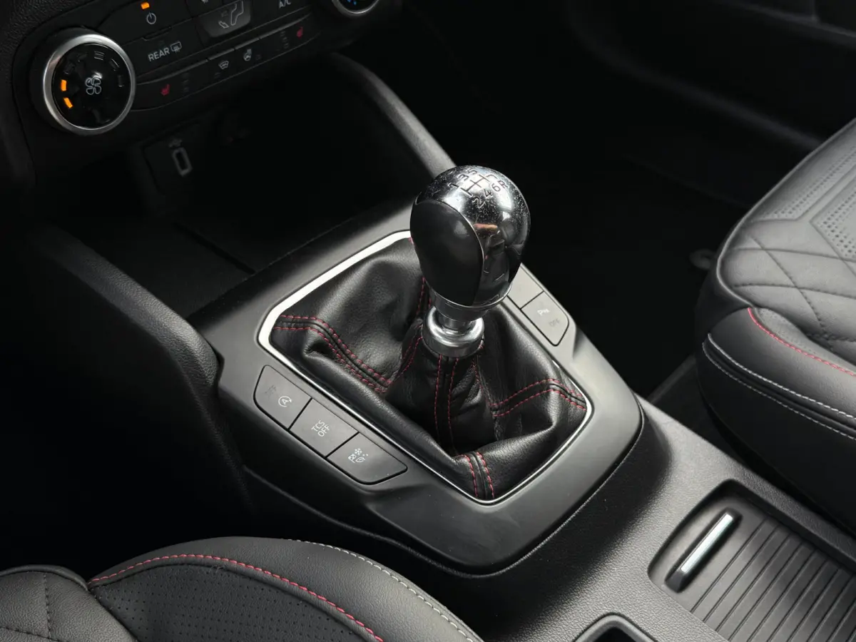 1.0 EcoBoost ST Line Business | Leder | LED