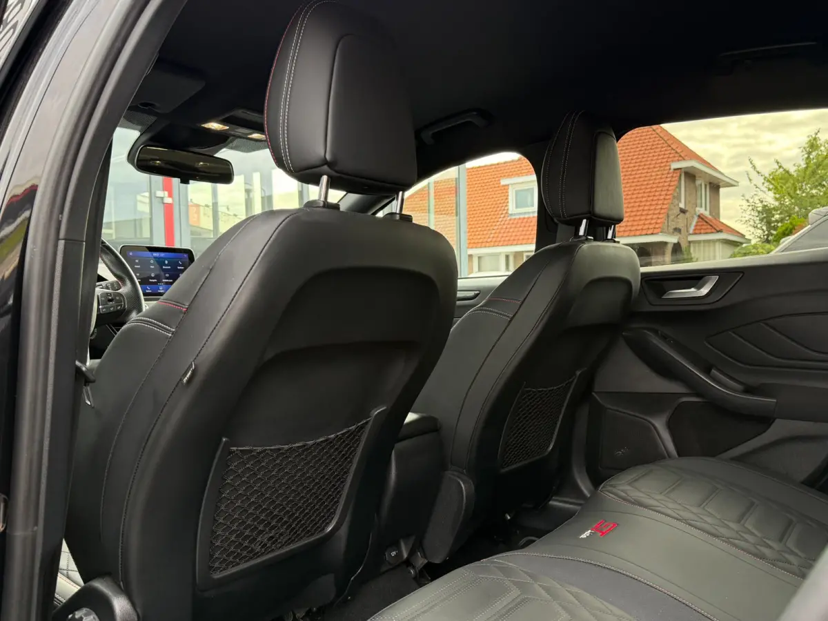 1.0 EcoBoost ST Line Business | Leder | LED