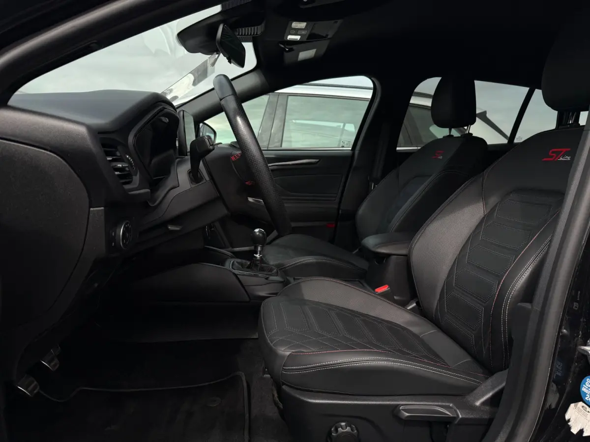 1.0 EcoBoost ST Line Business | Leder | LED