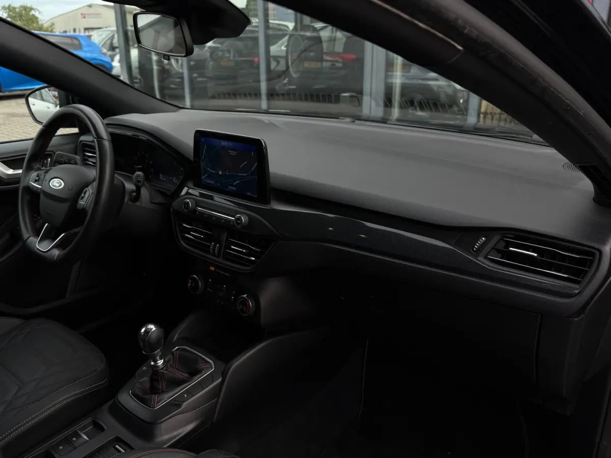 1.0 EcoBoost ST Line Business | Leder | LED