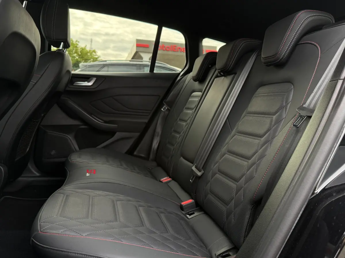 1.0 EcoBoost ST Line Business | Leder | LED