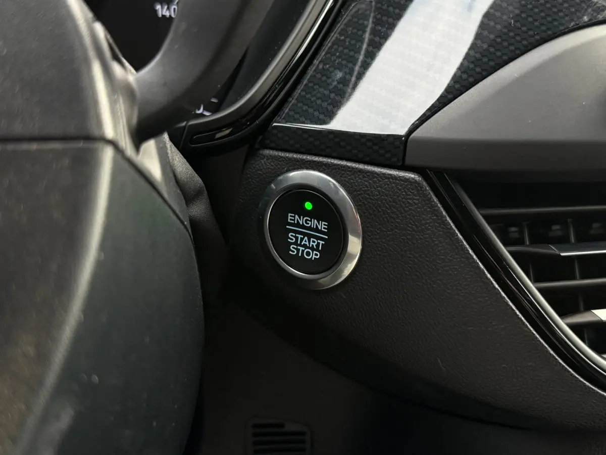 1.0 EcoBoost ST Line Business | Leder | LED