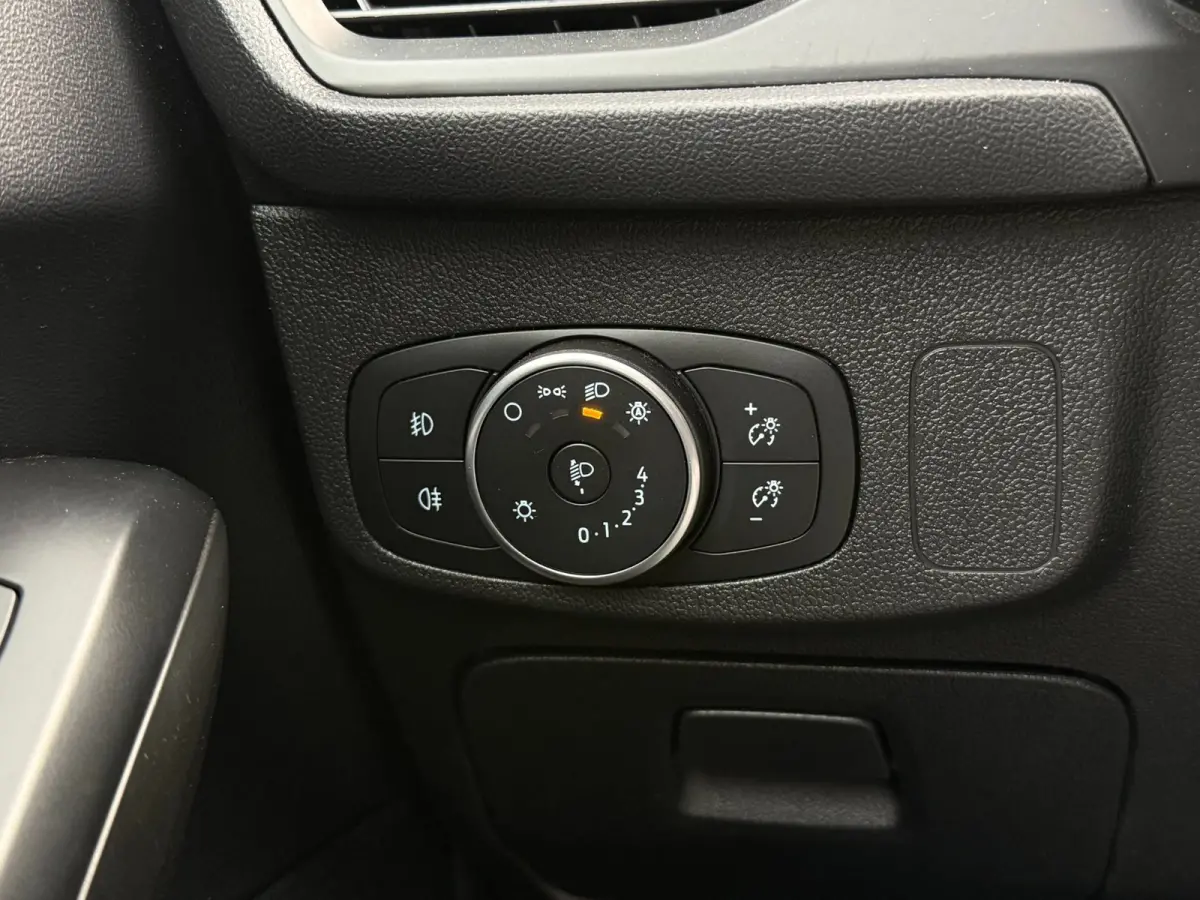 1.0 EcoBoost ST Line Business | Leder | LED